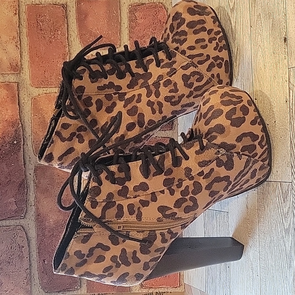 Diva Lounge leopard heeled ankle booties